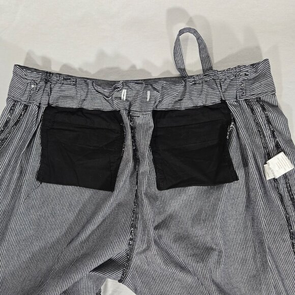 VINTAGE Striped Elastic Waist Drawstring Cargo BERMUDA Shorts Women's Size L/XL. - Picture 12 of 17